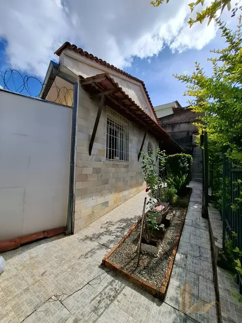 Casa com 3 quartos à venda, 300m2 em Concórdia, Belo Horizonte - MG - imagem 1 Foto 1 de Casa com 3 quartos à venda, 300m2 em Concórdia, Belo Horizonte - MG