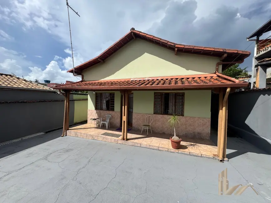 Foto 1 de Casa com 2 quartos à venda, 648m2 em Londrina (São Benedito), Santa Luzia - MG