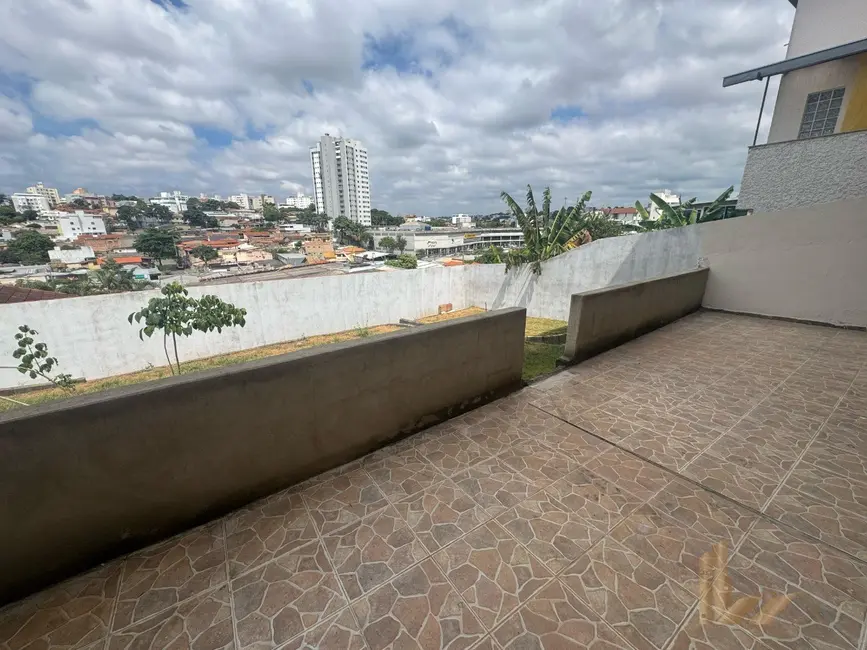 Casa com 3 quartos para alugar, 90m2 em São João Batista (Venda Nova), Belo Horizonte - MG - imagem 5 Foto 5 de Casa com 3 quartos para alugar, 90m2 em São João Batista (Venda Nova), Belo Horizonte - MG