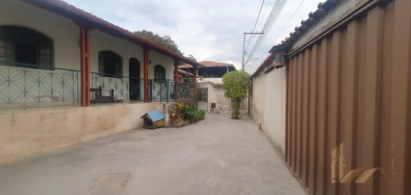 Foto 2 de Casa com 4 quartos à venda, 163m2 em Jardim dos Comerciários (Venda Nova), Belo Horizonte - MG
