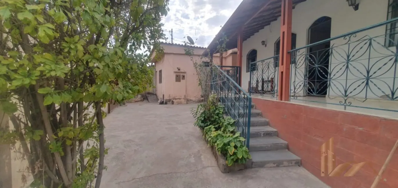 Casa com 4 quartos à venda, 163m2 em Jardim dos Comerciários (Venda Nova), Belo Horizonte - MG - imagem 3 Foto 3 de Casa com 4 quartos à venda, 163m2 em Jardim dos Comerciários (Venda Nova), Belo Horizonte - MG