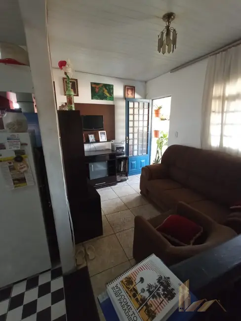 Casa com 6 quartos à venda, 220m2 em Concórdia, Belo Horizonte - MG - imagem 8 Foto 8 de Casa com 6 quartos à venda, 220m2 em Concórdia, Belo Horizonte - MG
