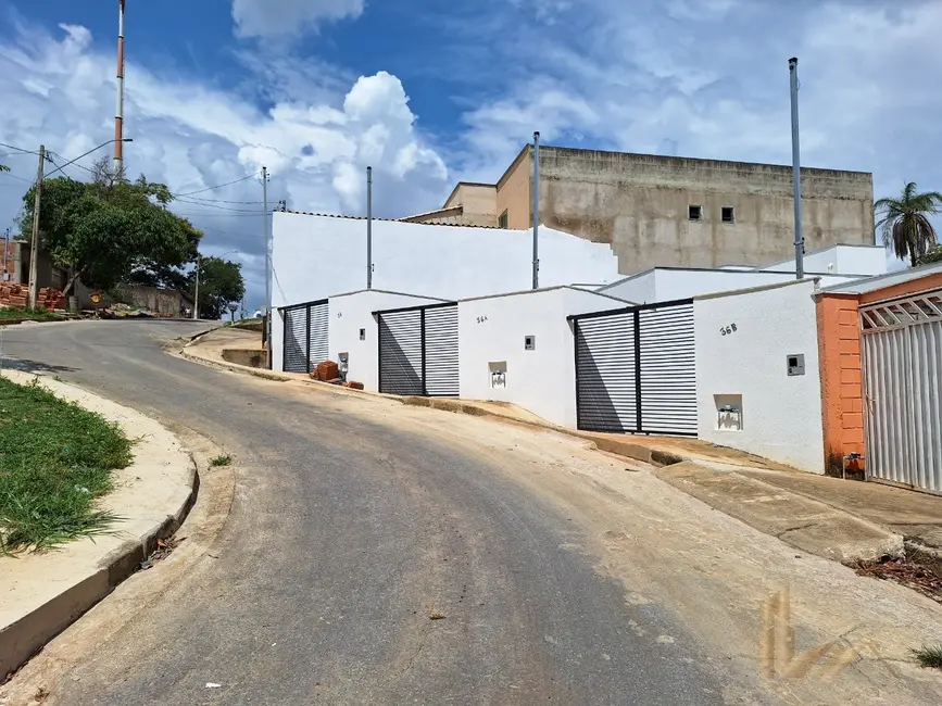 Foto 1 de Casa com 2 quartos à venda, 100m2 em Sao Jose Da Lapa - MG