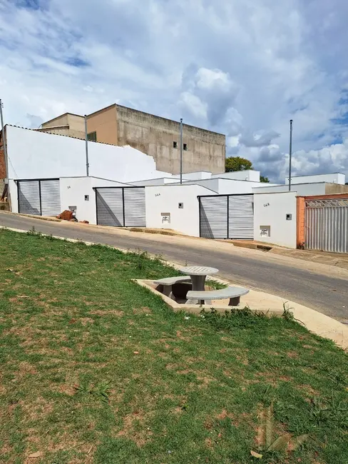 Foto 2 de Casa com 2 quartos à venda, 100m2 em Sao Jose Da Lapa - MG