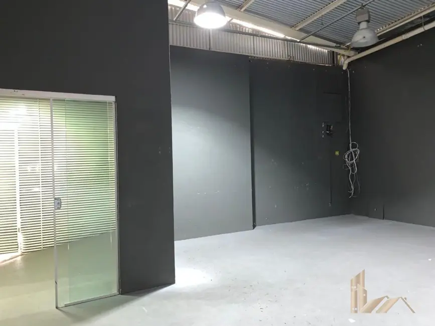 Armazém / Galpão à venda e para alugar, 180m2 em Europa, Belo Horizonte - MG - imagem 5 Foto 5 de Armazém / Galpão à venda e para alugar, 180m2 em Europa, Belo Horizonte - MG