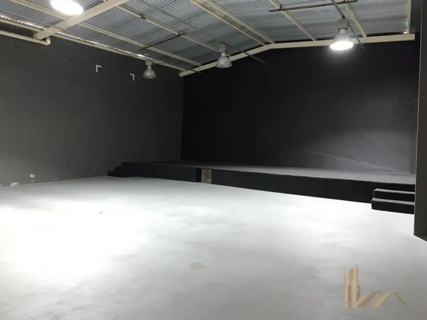 Armazém / Galpão à venda e para alugar, 180m2 em Europa, Belo Horizonte - MG - imagem 8 Foto 8 de Armazém / Galpão à venda e para alugar, 180m2 em Europa, Belo Horizonte - MG