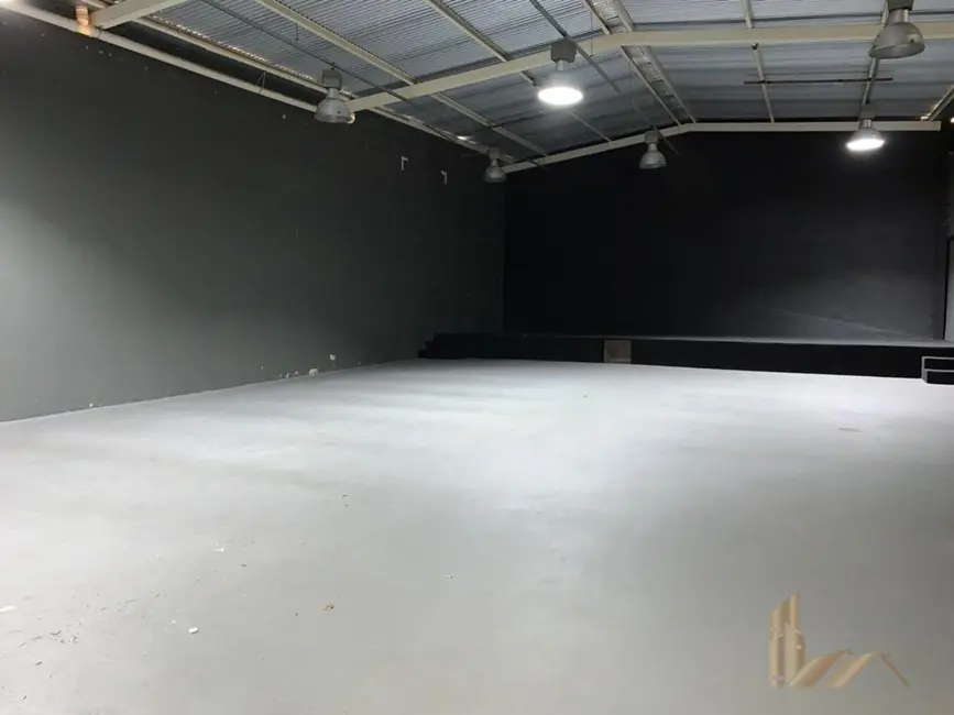 Armazém / Galpão à venda e para alugar, 180m2 em Europa, Belo Horizonte - MG - imagem 3 Foto 3 de Armazém / Galpão à venda e para alugar, 180m2 em Europa, Belo Horizonte - MG