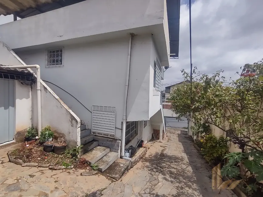 Casa com 7 quartos à venda, 360m2 em São Geraldo, Belo Horizonte - MG - imagem 3 Foto 3 de Casa com 7 quartos à venda, 360m2 em São Geraldo, Belo Horizonte - MG