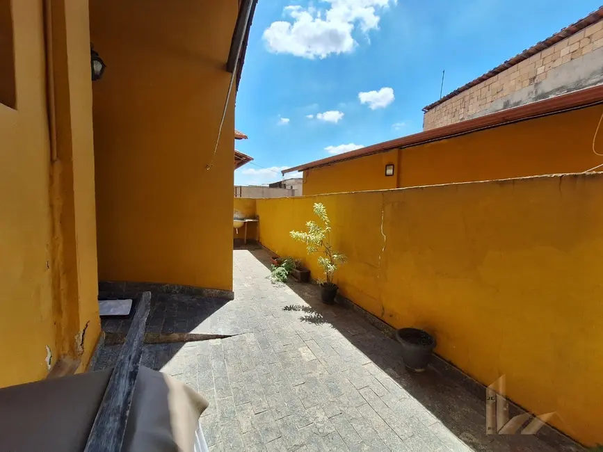Casa com 5 quartos à venda, 360m2 em Cachoeirinha, Belo Horizonte - MG - imagem 9 Foto 9 de Casa com 5 quartos à venda, 360m2 em Cachoeirinha, Belo Horizonte - MG