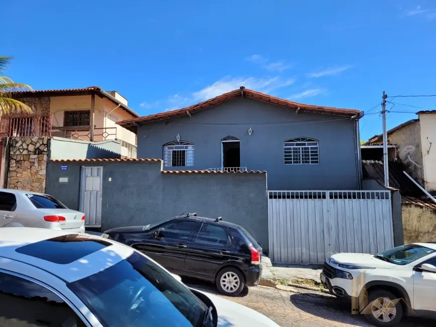 Foto 1 de Casa com 3 quartos à venda, 360m2 em São João Batista (Venda Nova), Belo Horizonte - MG