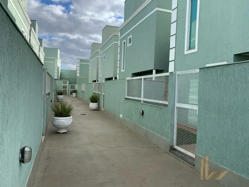 Foto 1 de Casa com 3 quartos à venda, 80m2 em Emília, Sete Lagoas - MG