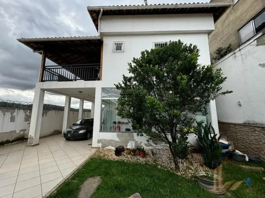 Foto 1 de Casa com 3 quartos à venda, 360m2 em Canaã, Belo Horizonte - MG