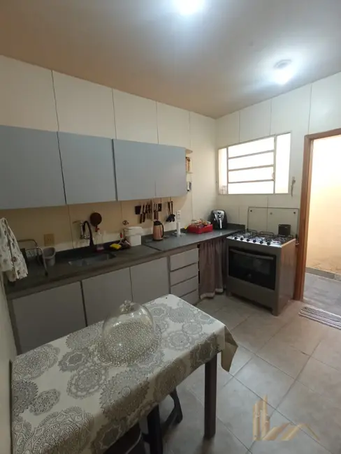 Casa com 4 quartos à venda, 360m2 em Vila Cloris, Belo Horizonte - MG - imagem 2 Foto 2 de Casa com 4 quartos à venda, 360m2 em Vila Cloris, Belo Horizonte - MG