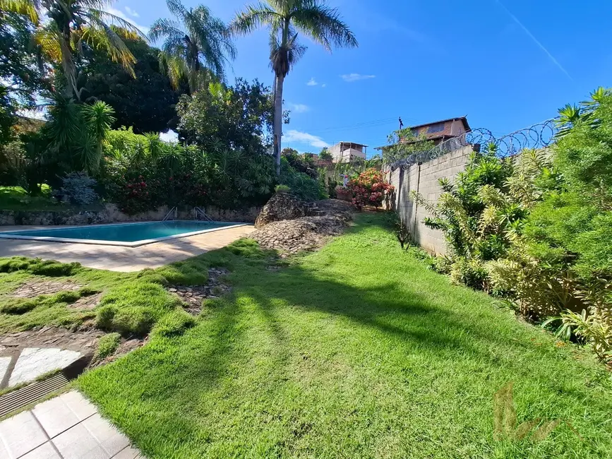 Foto 1 de Sítio / Rancho com 7 quartos à venda, 218m2 em Bela Vista, Santa Luzia - MG