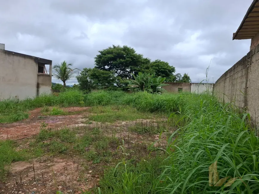 Foto 1 de Terreno / Lote à venda, 400m2 em Vespasiano - MG