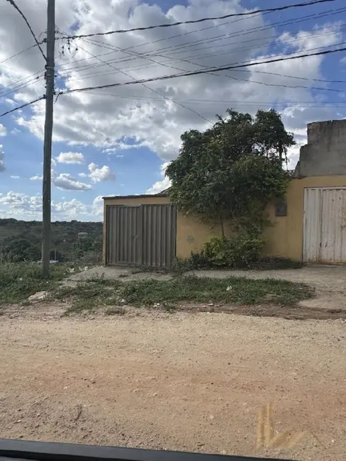 Foto 1 de Casa com 2 quartos à venda, 120m2 em Esmeraldas - MG