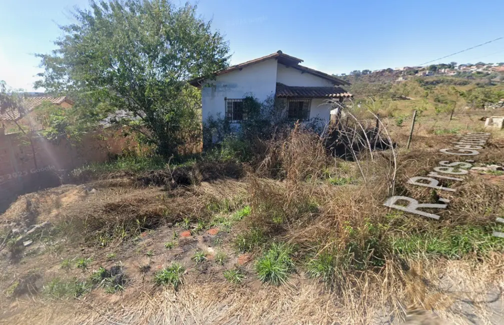 Foto 2 de Casa com 2 quartos à venda, 359m2 em Matozinhos - MG