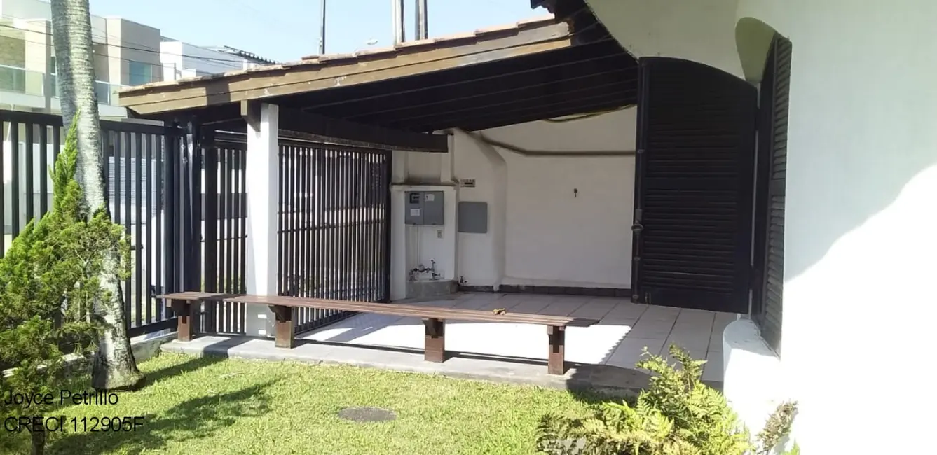 Casa com 7 quartos à venda, 300m2 em Peruibe - SP - imagem 3 Foto 3 de Casa com 7 quartos à venda, 300m2 em Peruibe - SP