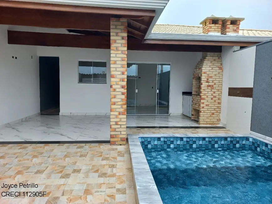 Foto 1 de Casa com 2 quartos à venda, 62m2 em Peruibe - SP