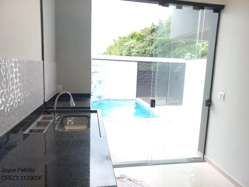 Foto 8 de Casa com 2 quartos à venda, 80m2 em Peruibe - SP