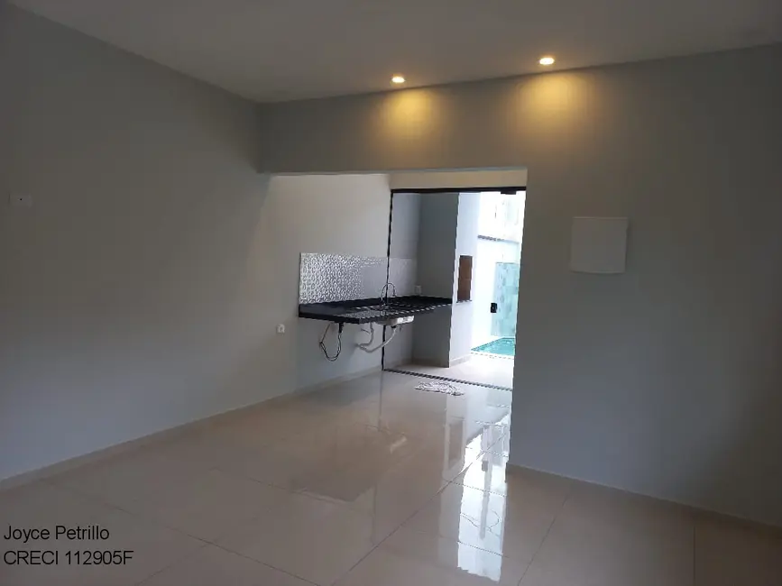 Foto 9 de Casa com 2 quartos à venda, 80m2 em Peruibe - SP