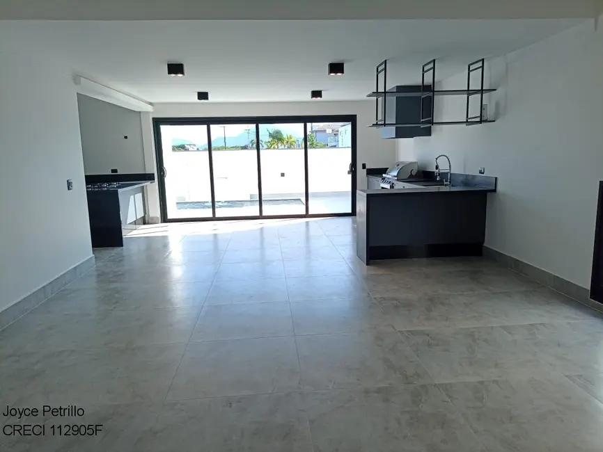 Casa com 5 quartos à venda, 280m2 em Peruibe - SP - imagem 4 Foto 4 de Casa com 5 quartos à venda, 280m2 em Peruibe - SP