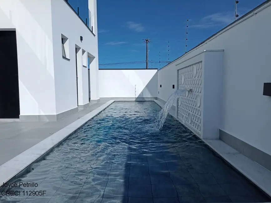 Casa com 5 quartos à venda, 280m2 em Peruibe - SP - imagem 2 Foto 2 de Casa com 5 quartos à venda, 280m2 em Peruibe - SP