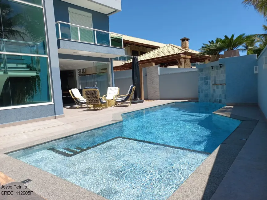 Casa com 4 quartos à venda, 330m2 em Peruibe - SP - imagem 1 Foto 1 de Casa com 4 quartos à venda, 330m2 em Peruibe - SP