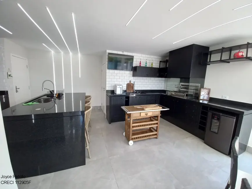 Casa com 4 quartos à venda, 330m2 em Peruibe - SP - imagem 8 Foto 8 de Casa com 4 quartos à venda, 330m2 em Peruibe - SP