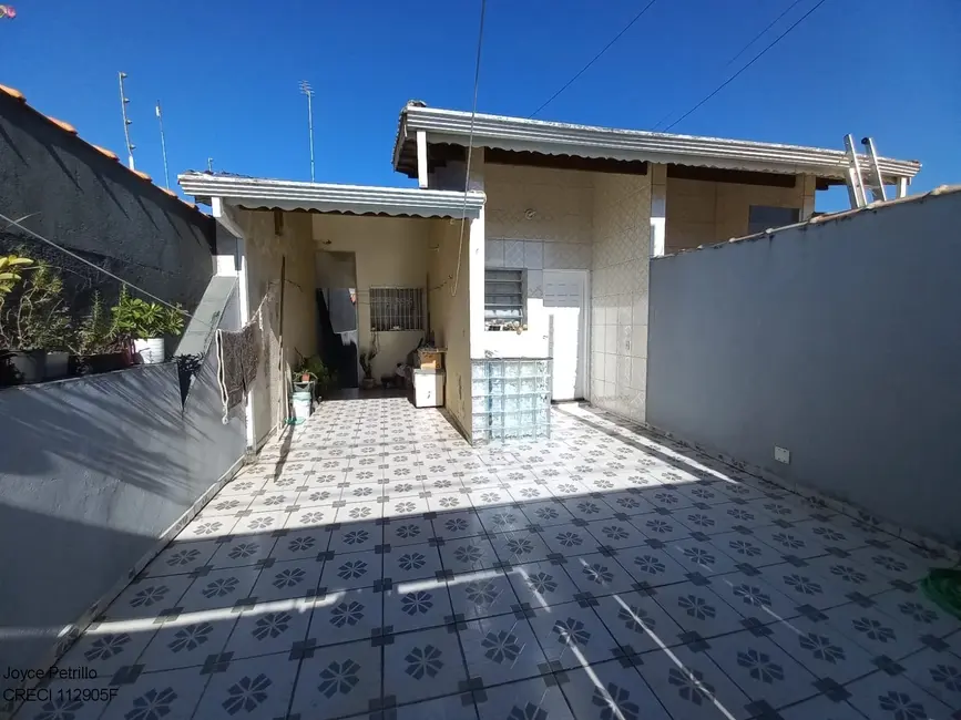 Foto 1 de Casa com 2 quartos à venda, 70m2 em Peruibe - SP