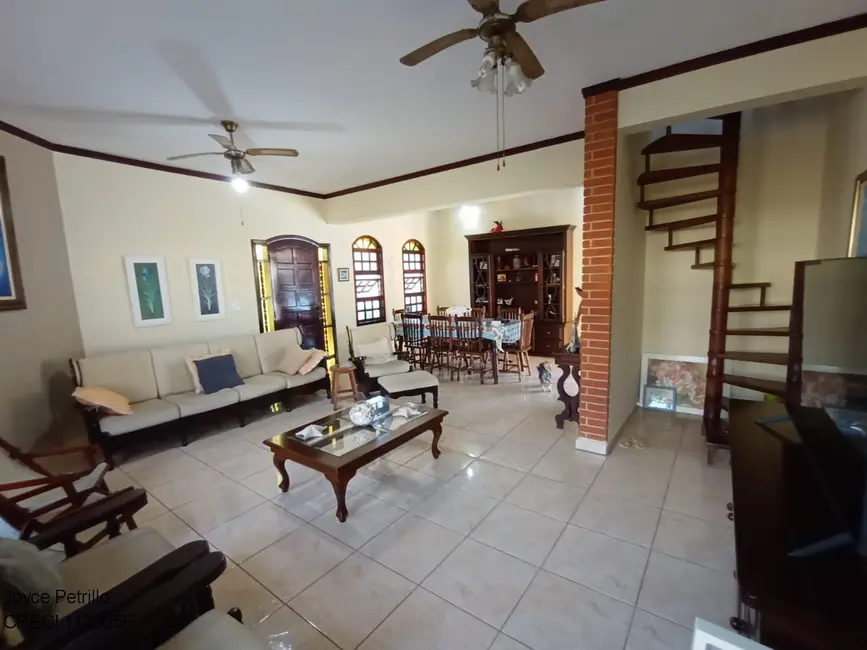 Casa com 4 quartos à venda, 300m2 em Peruibe - SP - imagem 9 Foto 9 de Casa com 4 quartos à venda, 300m2 em Peruibe - SP