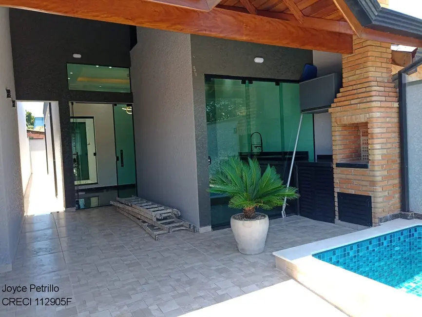 Foto 1 de Casa com 2 quartos à venda, 72m2 em Peruibe - SP