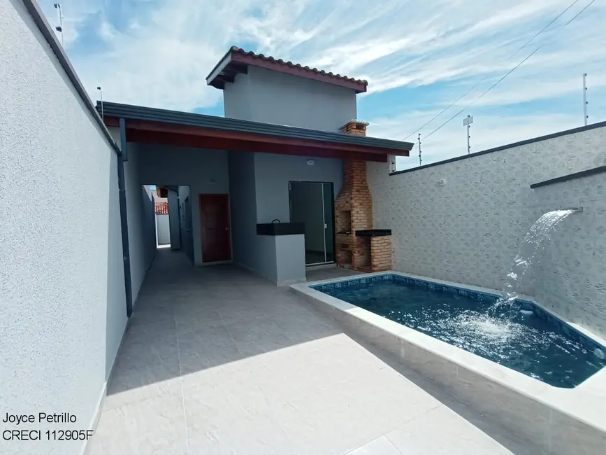 Foto 1 de Casa com 2 quartos à venda, 70m2 em Peruibe - SP