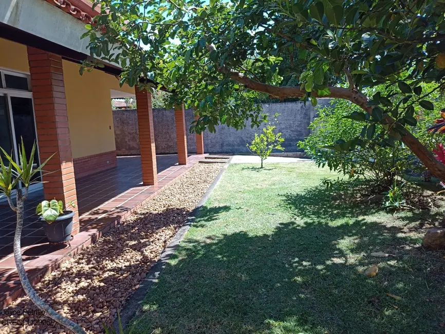 Casa com 3 quartos à venda e para alugar, 425m2 em Centro, Peruibe - SP - imagem 8 Foto 8 de Casa com 3 quartos à venda e para alugar, 425m2 em Centro, Peruibe - SP