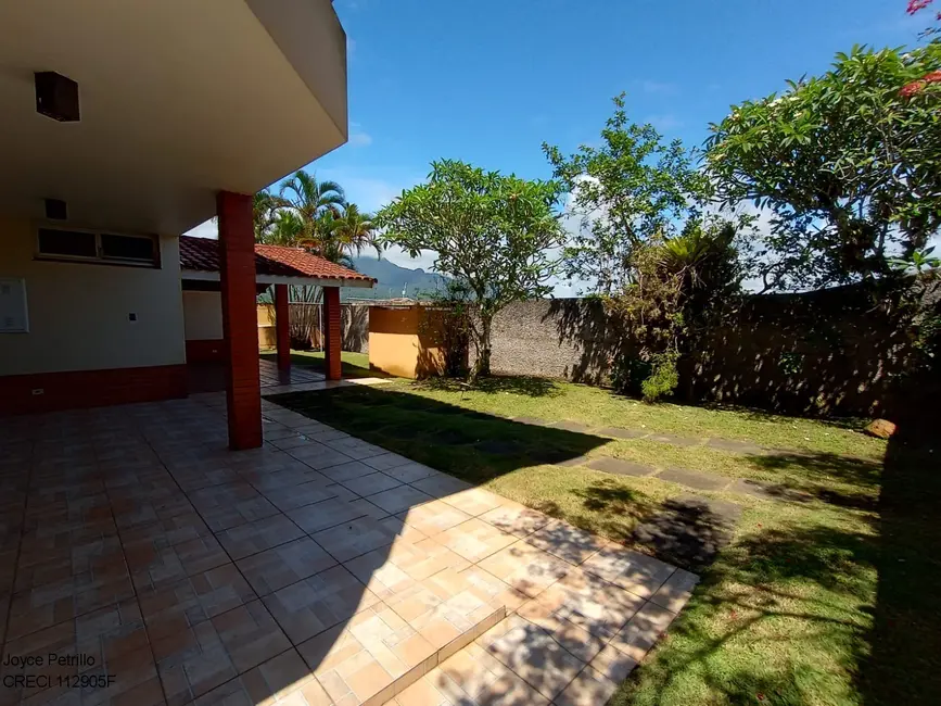 Casa com 3 quartos à venda e para alugar, 425m2 em Centro, Peruibe - SP - imagem 2 Foto 2 de Casa com 3 quartos à venda e para alugar, 425m2 em Centro, Peruibe - SP