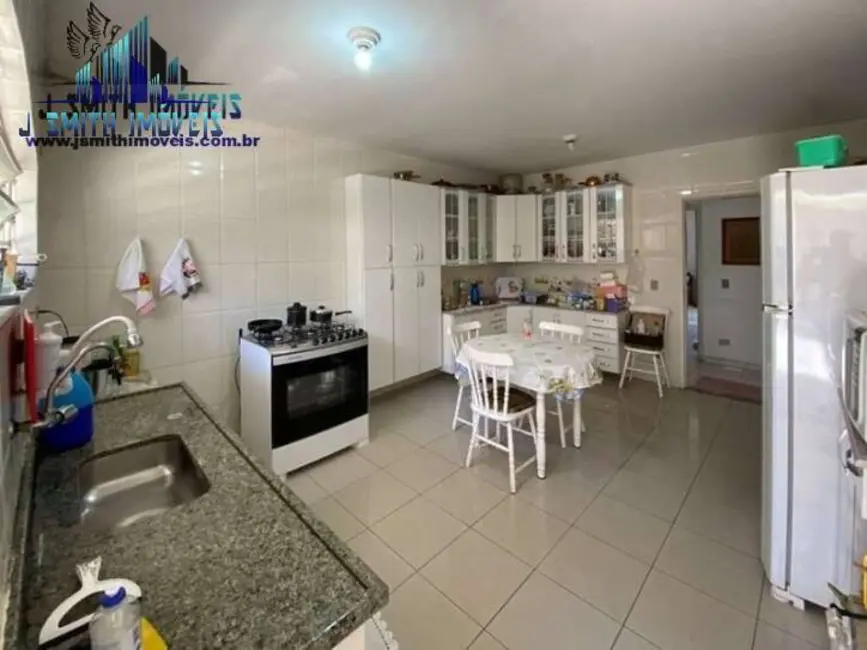 Casa com 3 quartos à venda, 200m2 em Jardim da Glória, Cotia - SP - imagem 3 Foto 3 de Casa com 3 quartos à venda, 200m2 em Jardim da Glória, Cotia - SP