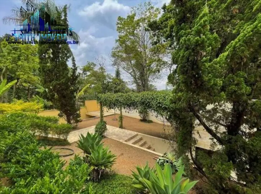 Casa com 4 quartos à venda, 800m2 em Vila Santo Antônio, Cotia - SP - imagem 4 Foto 4 de Casa com 4 quartos à venda, 800m2 em Vila Santo Antônio, Cotia - SP