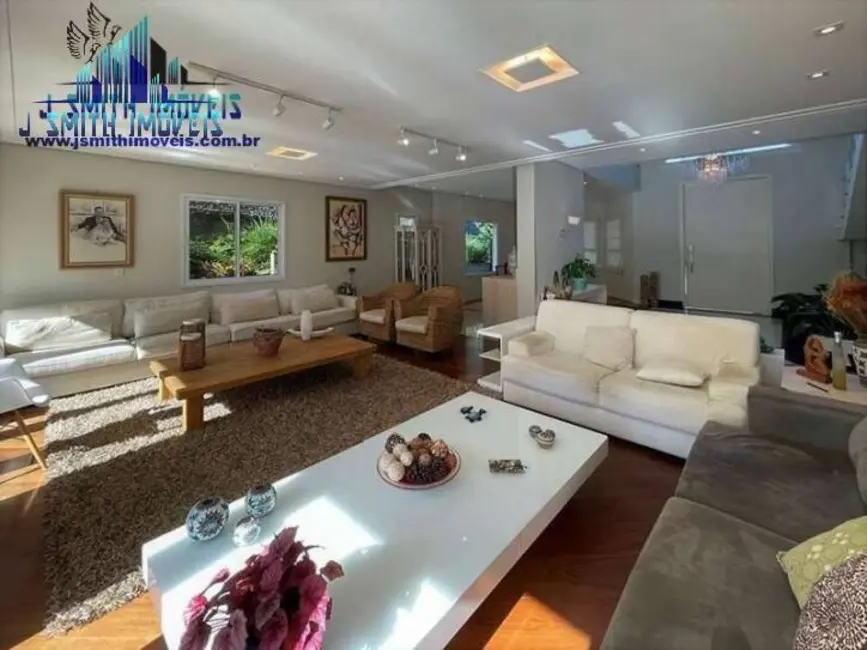 Casa com 5 quartos à venda, 610m2 em Vila Santo Antônio, Cotia - SP - imagem 8 Foto 8 de Casa com 5 quartos à venda, 610m2 em Vila Santo Antônio, Cotia - SP