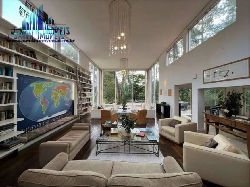 Casa com 5 quartos à venda, 1190m2 em Vila Santo Antônio, Cotia - SP - imagem 4 Foto 4 de Casa com 5 quartos à venda, 1190m2 em Vila Santo Antônio, Cotia - SP