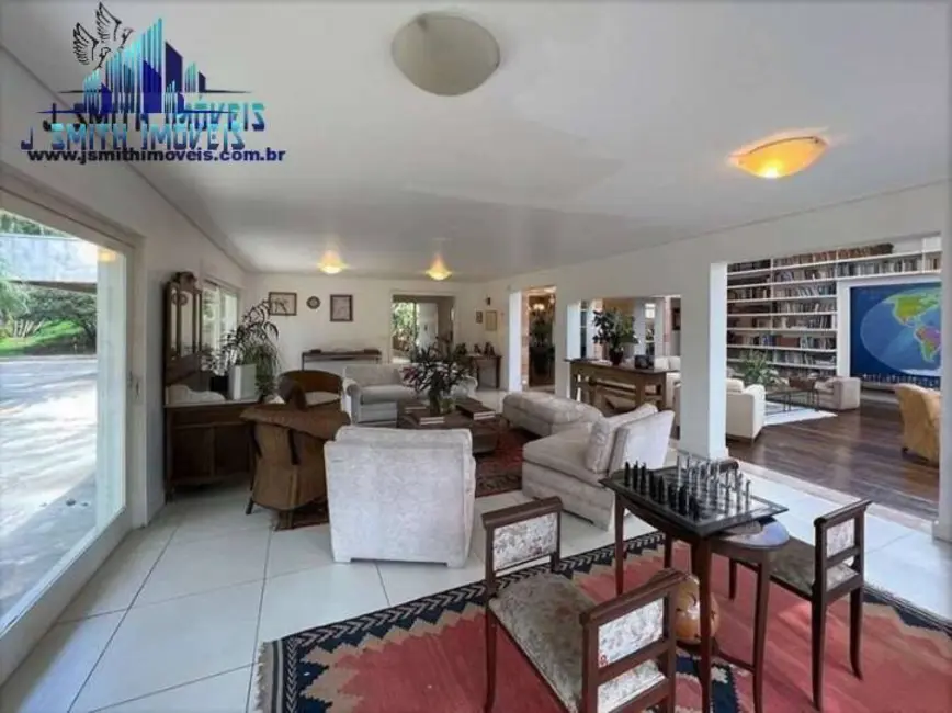 Casa com 5 quartos à venda, 1190m2 em Vila Santo Antônio, Cotia - SP - imagem 3 Foto 3 de Casa com 5 quartos à venda, 1190m2 em Vila Santo Antônio, Cotia - SP