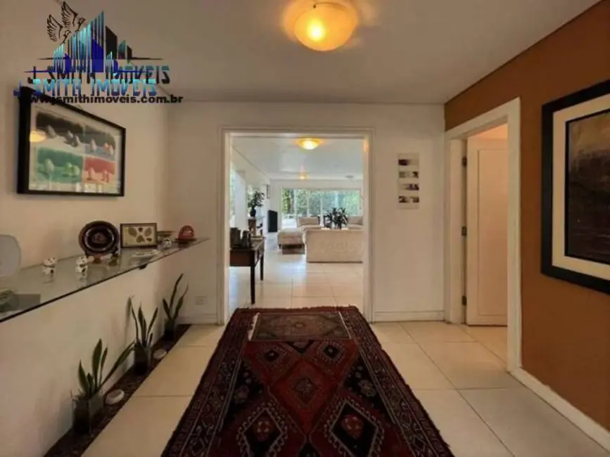 Casa com 5 quartos à venda, 1190m2 em Vila Santo Antônio, Cotia - SP - imagem 6 Foto 6 de Casa com 5 quartos à venda, 1190m2 em Vila Santo Antônio, Cotia - SP