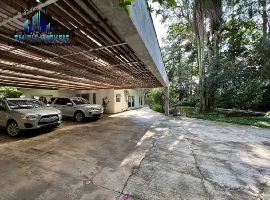 Casa com 5 quartos à venda, 1190m2 em Vila Santo Antônio, Cotia - SP - imagem 5 Foto 5 de Casa com 5 quartos à venda, 1190m2 em Vila Santo Antônio, Cotia - SP