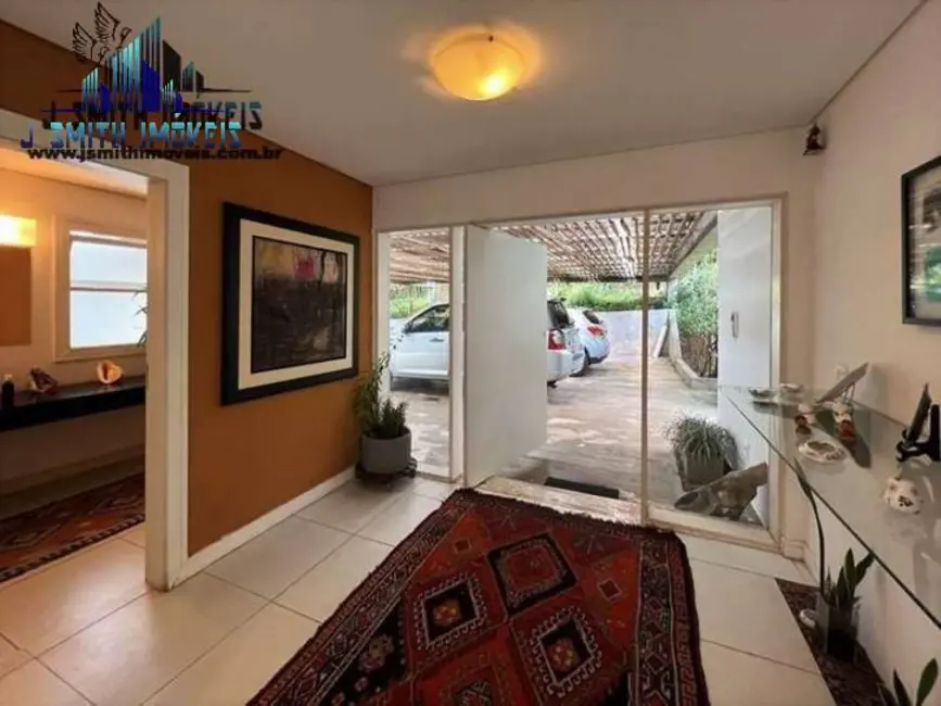 Casa com 5 quartos à venda, 1190m2 em Vila Santo Antônio, Cotia - SP - imagem 7 Foto 7 de Casa com 5 quartos à venda, 1190m2 em Vila Santo Antônio, Cotia - SP