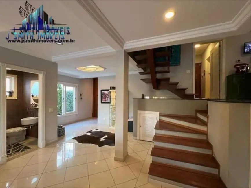 Casa com 4 quartos à venda, 496m2 em Vila Santo Antônio, Cotia - SP - imagem 5 Foto 5 de Casa com 4 quartos à venda, 496m2 em Vila Santo Antônio, Cotia - SP