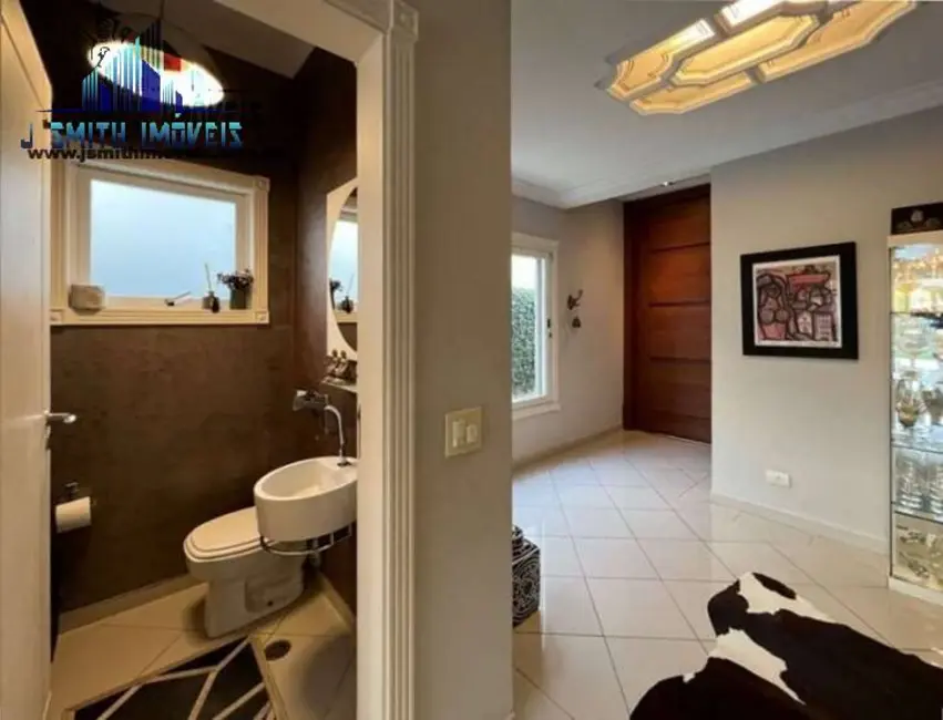 Casa com 4 quartos à venda, 496m2 em Vila Santo Antônio, Cotia - SP - imagem 4 Foto 4 de Casa com 4 quartos à venda, 496m2 em Vila Santo Antônio, Cotia - SP