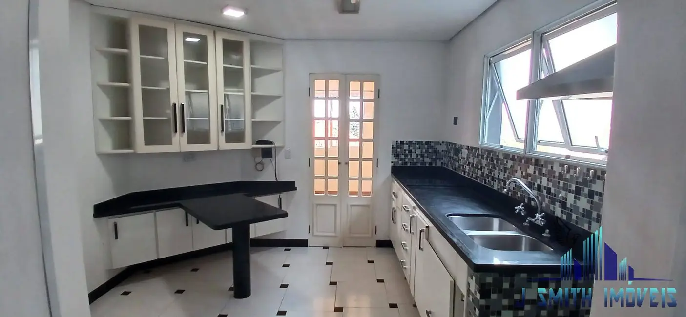 Foto 3 de Casa com 3 quartos à venda, 300m2 em Jardim Lambreta, Cotia - SP
