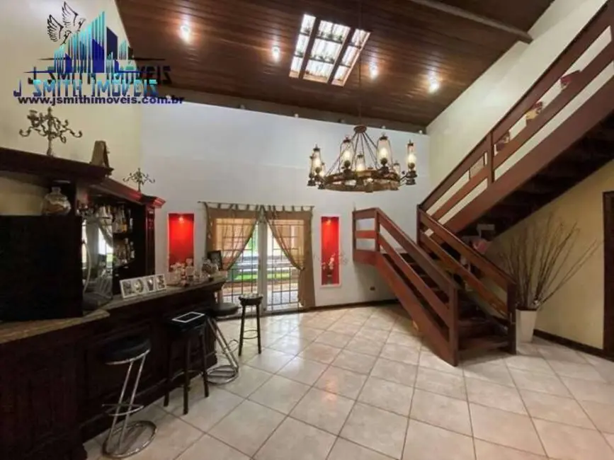 Foto 3 de Casa com 5 quartos para alugar, 780m2 em Chácara dos Junqueiras, Carapicuiba - SP