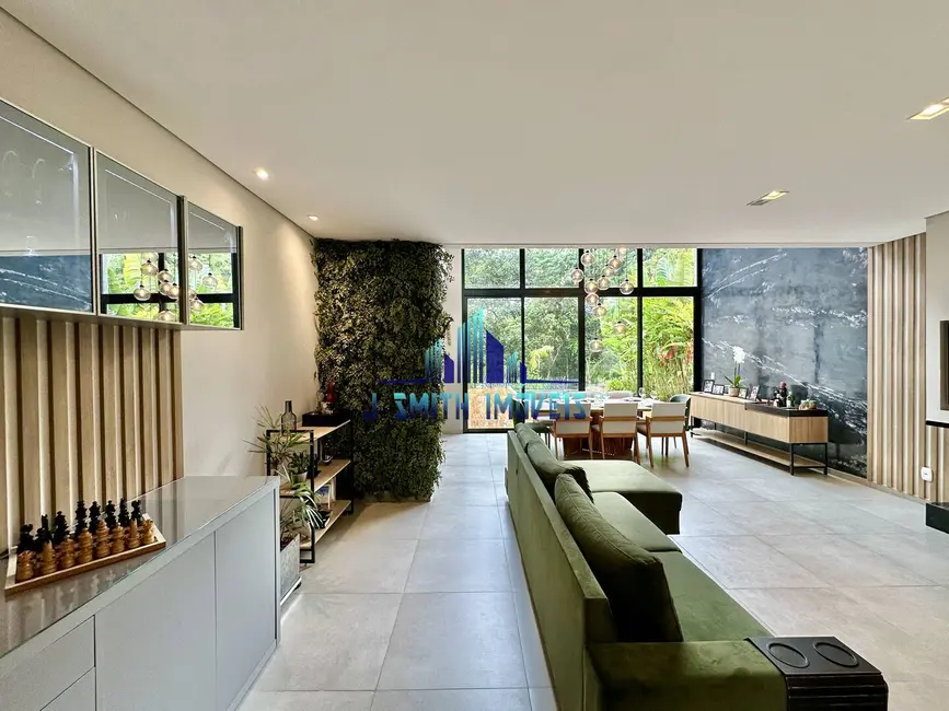 Casa com 3 quartos à venda, 329m2 em Jardim do Golf I, Jandira - SP - imagem 8 Foto 8 de Casa com 3 quartos à venda, 329m2 em Jardim do Golf I, Jandira - SP