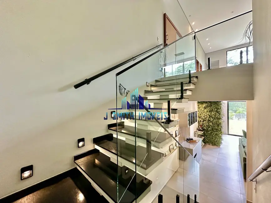 Casa com 3 quartos à venda, 329m2 em Jardim do Golf I, Jandira - SP - imagem 5 Foto 5 de Casa com 3 quartos à venda, 329m2 em Jardim do Golf I, Jandira - SP