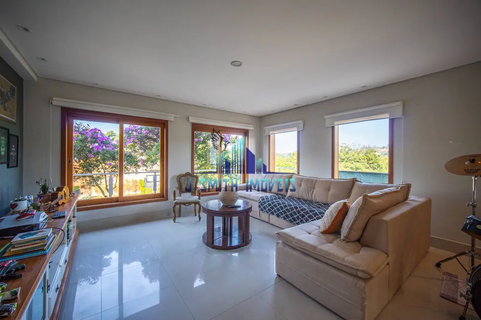Casa com 3 quartos à venda, 289m2 em Golf Gardens, Carapicuiba - SP - imagem 3 Foto 3 de Casa com 3 quartos à venda, 289m2 em Golf Gardens, Carapicuiba - SP
